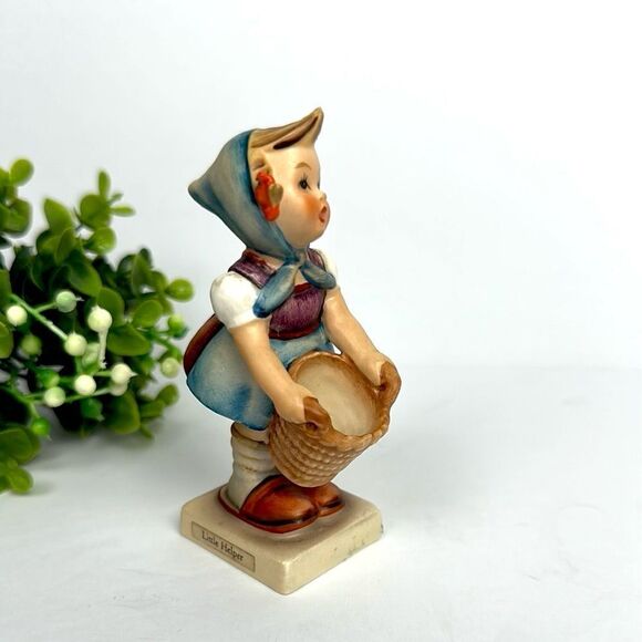 Goebel Hummel “Little Helper" Girl Figurine #73 West Germany Vintage 4” - Picture 2 of 10